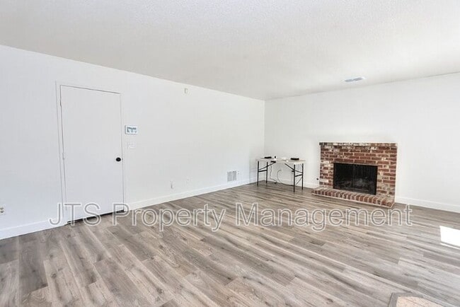 Building Photo - 6069 Kingwood Cir