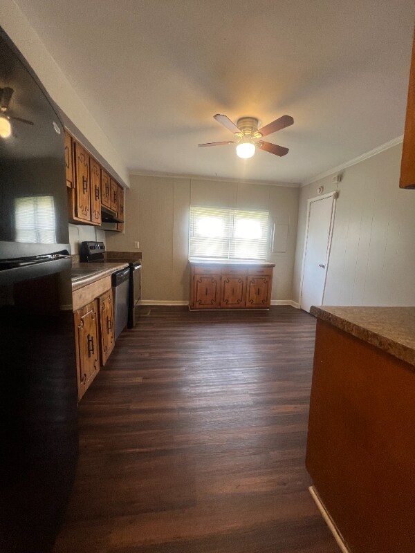 Building Photo - 751 22nd Ave N