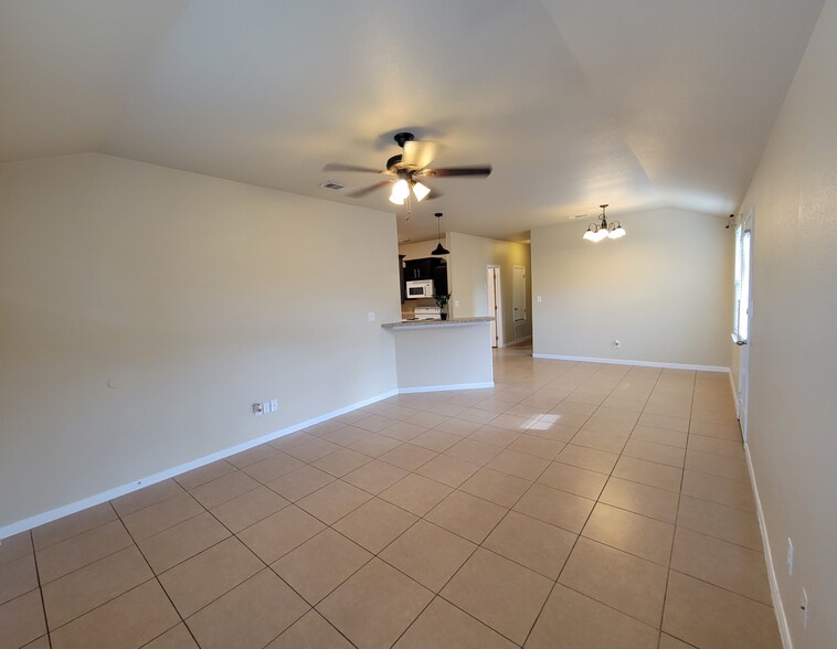 Livin/Dining - 1204 Cavalry Lane