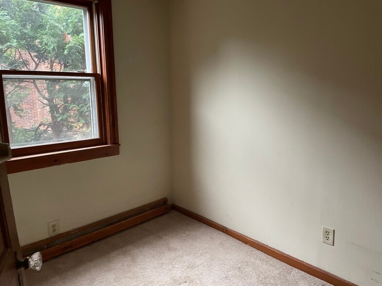 Building Photo - 33 Franklin St