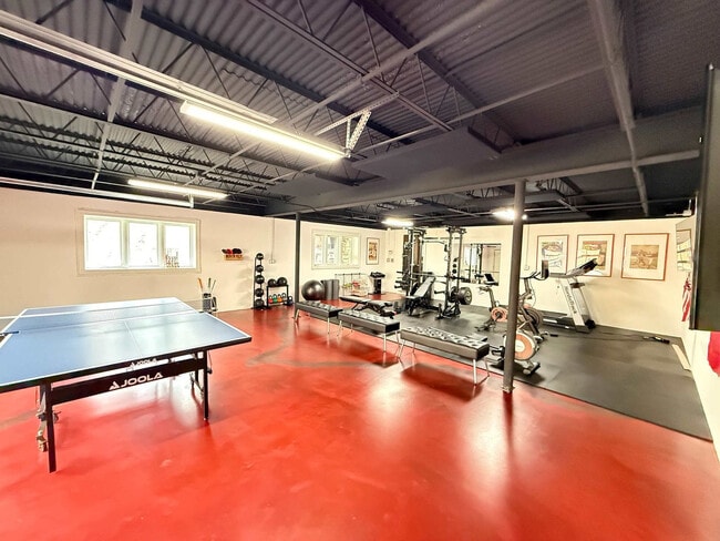 Building Photo - 33 Pinners Ln