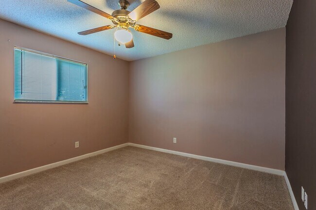 Building Photo - 1504 Meadow St