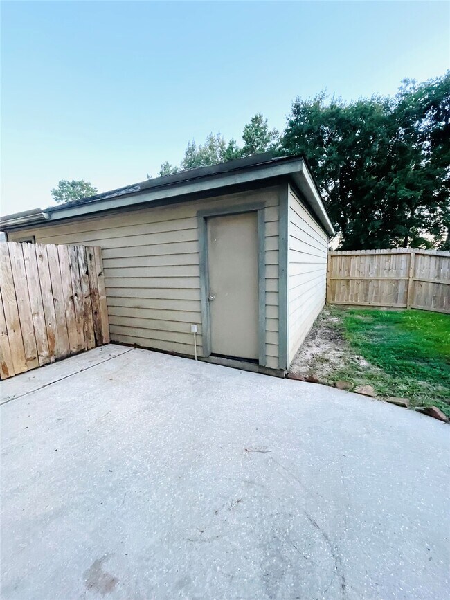 Building Photo - 23623 Twisting Falls Dr