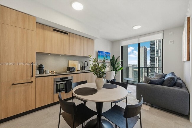 Building Photo - 121 NE 5th St