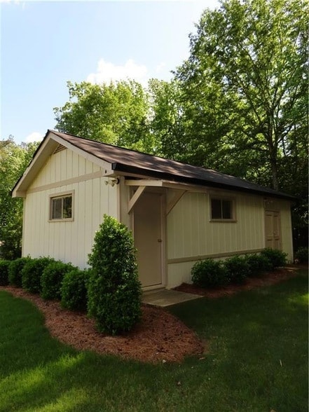 Building Photo - 5006 Suwanee Dam Rd