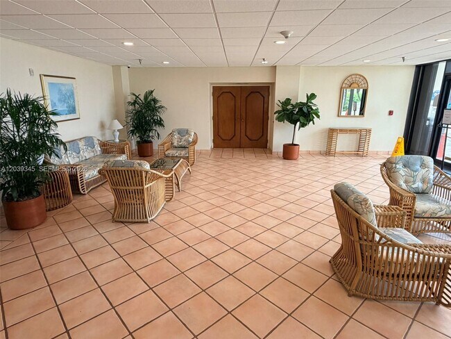 Building Photo - 5757 Collins Ave