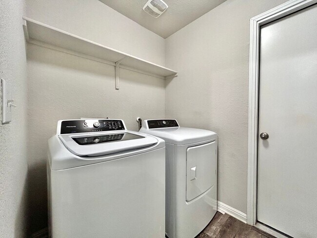 Building Photo - Move-In Ready 4-Bed, 2-Bath Home in Prime Fairhaven Location!