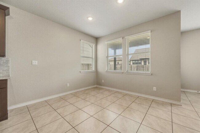 Building Photo - 197 Eves Necklace Dr.