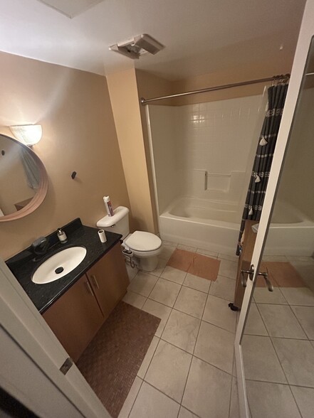 Building Photo - 1225 Island Ave