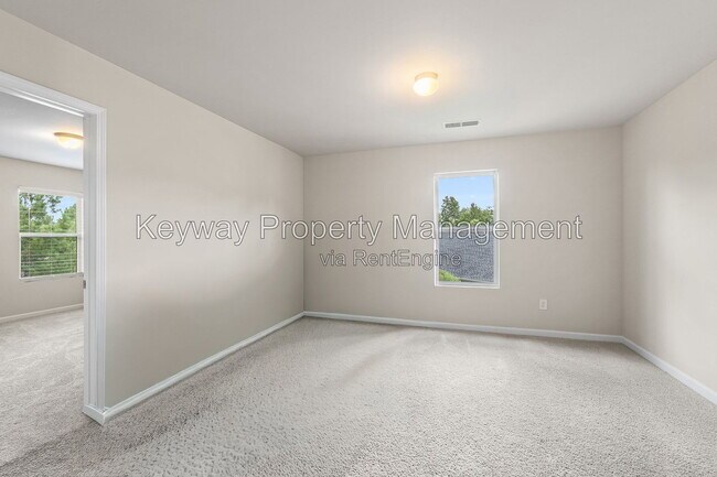 Building Photo - 910 Clover Ct