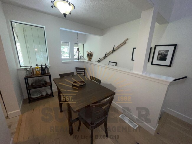 Building Photo - Beautiful 2 Bedroom in Incline!