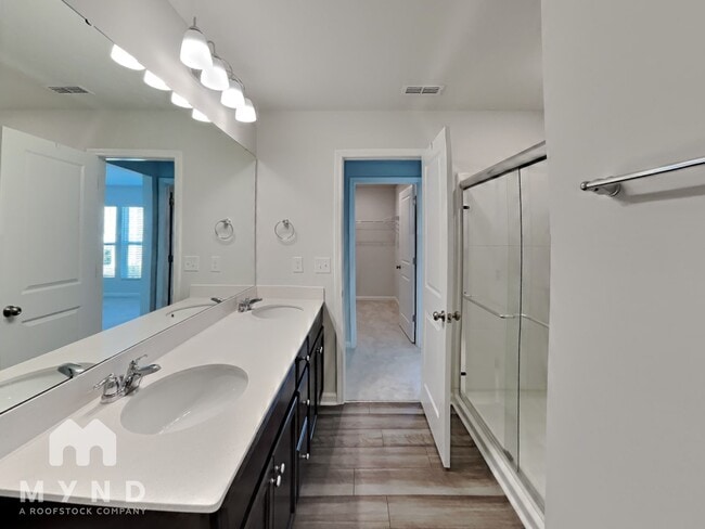 Building Photo - 807 McKenzie Pk Ter