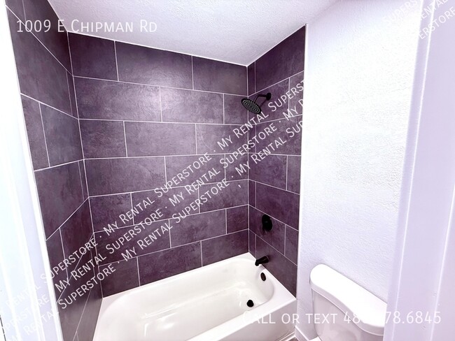 Building Photo - 1009 E Chipman Rd