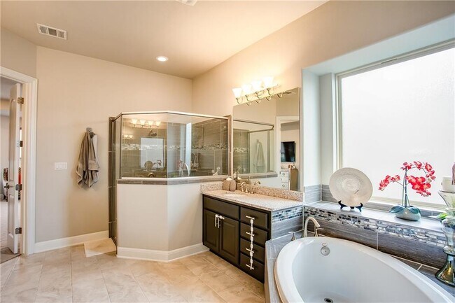Building Photo - 2236 Long Bow Dr