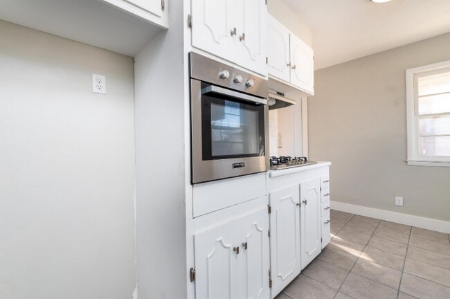 Building Photo - 7720 E Clay St