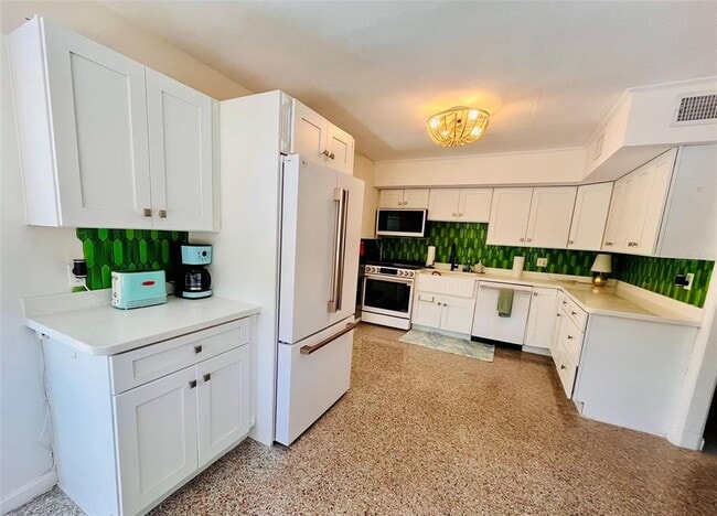 Building Photo - 3208 E Maritana Dr