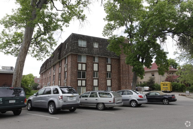 Building Photo - Parklane Arms