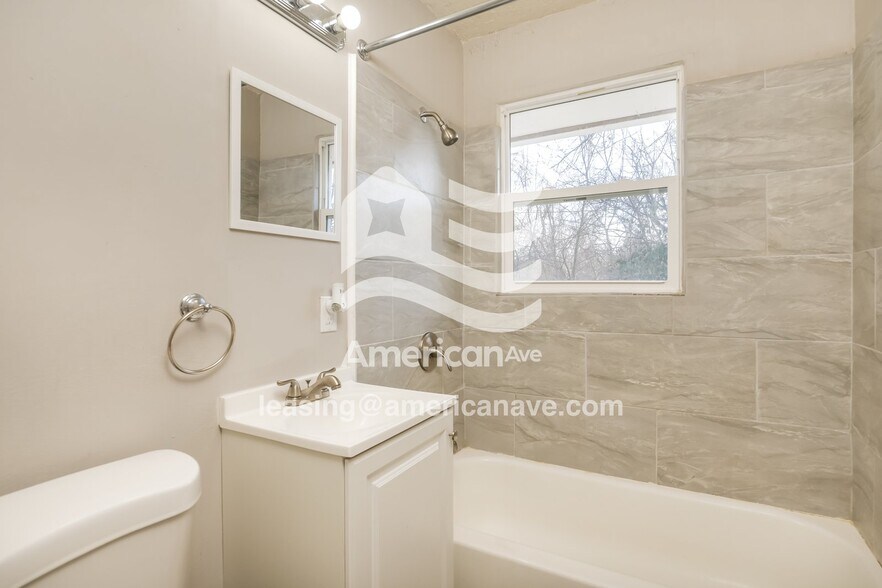 Building Photo - 1107 Tennyson Ave