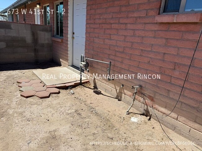 Building Photo - 673 W 41st St