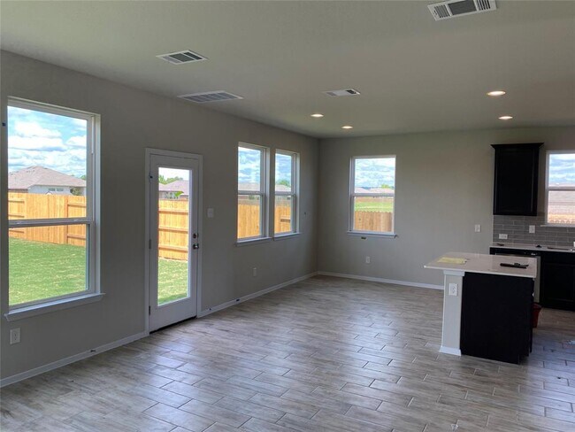 Building Photo - 106 Crooked Trail