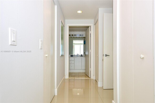 Building Photo - 2475 Brickell Ave