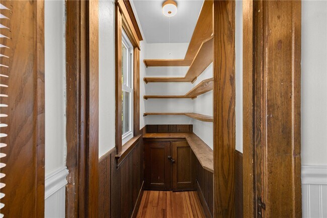 Building Photo - 15-17-17 Roosevelt St