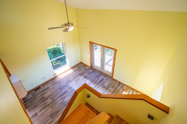 Building Photo - 10644 Peach Ridge Rd