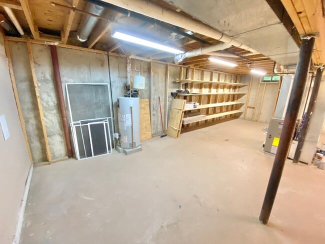 Building Photo - 31 Volz St