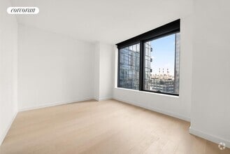 Building Photo - 3 Ct Square W