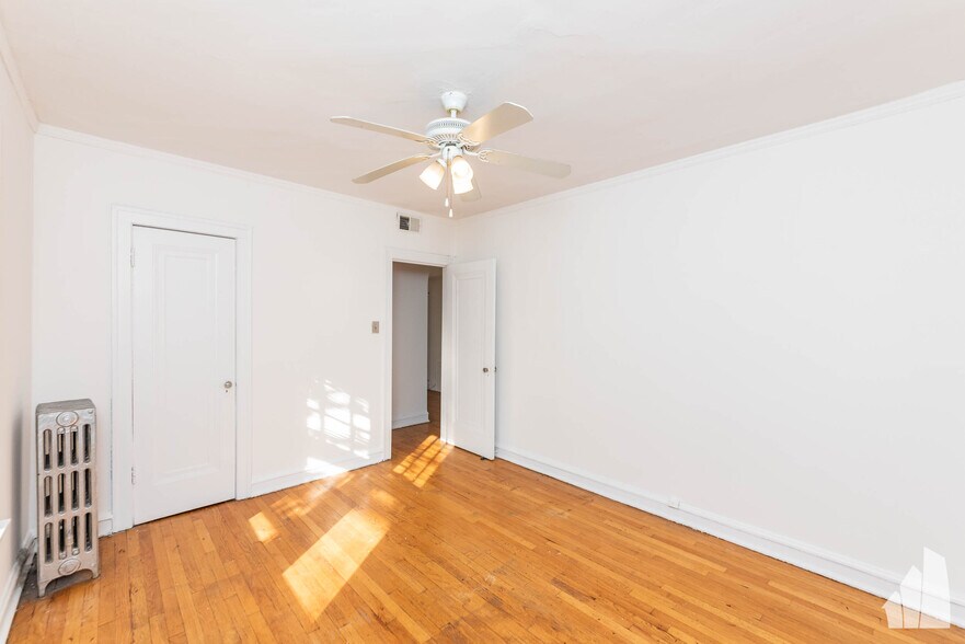 Building Photo - 2654 W Ardmore Ave