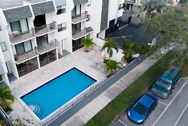 Building Photo - 2345 NE 135th St