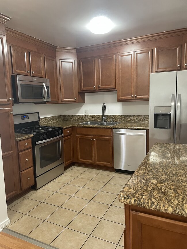 Building Photo - 1520 Venice Blvd