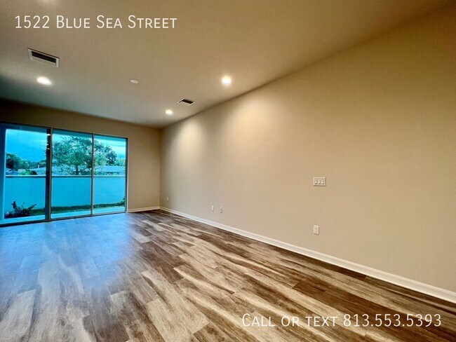 Building Photo - 1522 Blue Sea St