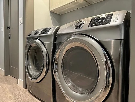 Building Photo - 300 N Plymouth Blvd