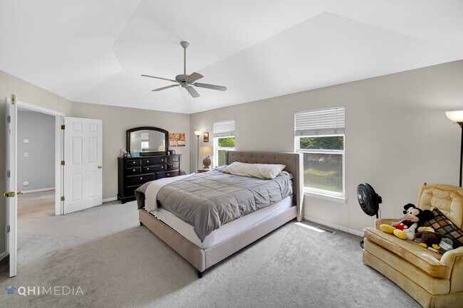 Building Photo - 3569 Charlemaine Dr