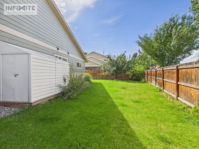 Building Photo - 895 Longbow Ln