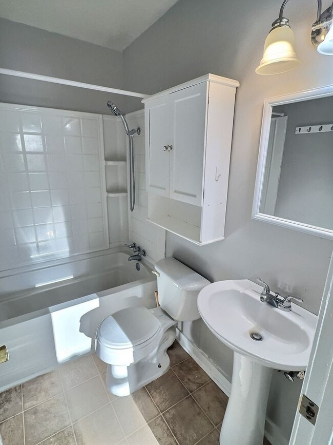 Building Photo - 3 Bedroom 1.5 Bathroom home in Ocean Springs School District