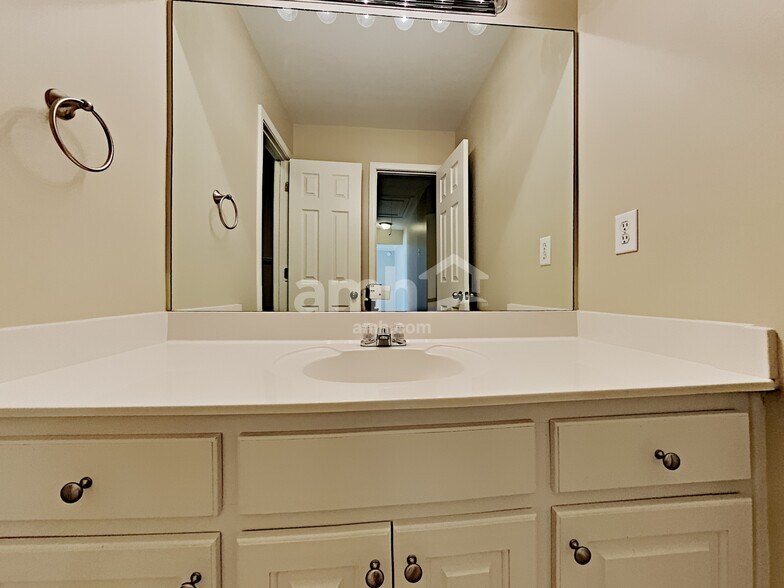 Building Photo - 708 Braidwood Ridge NW