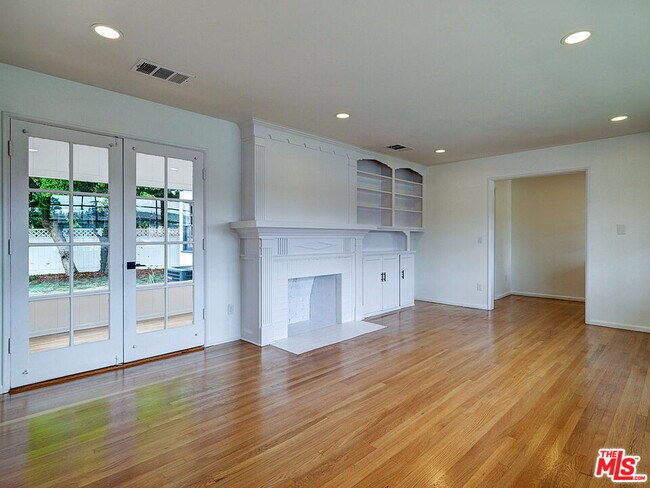 Building Photo - 7101 W 85th St