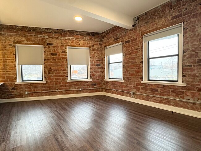 Building Photo - 1211 W 27th St