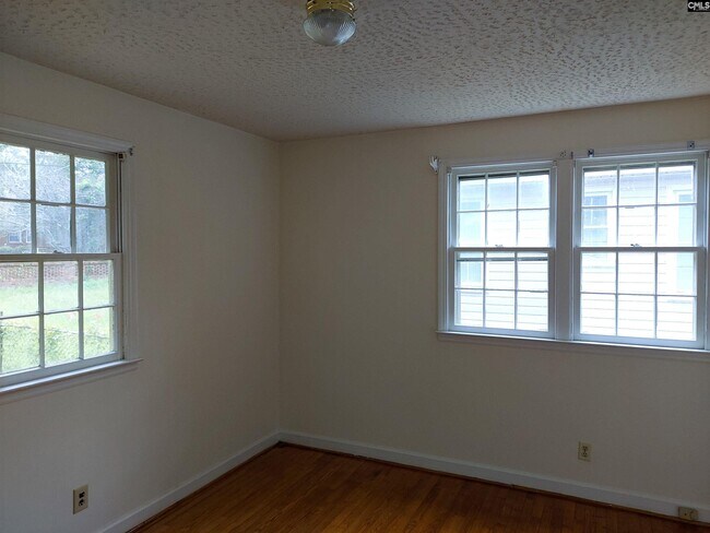 Building Photo - 813 Duke Ave