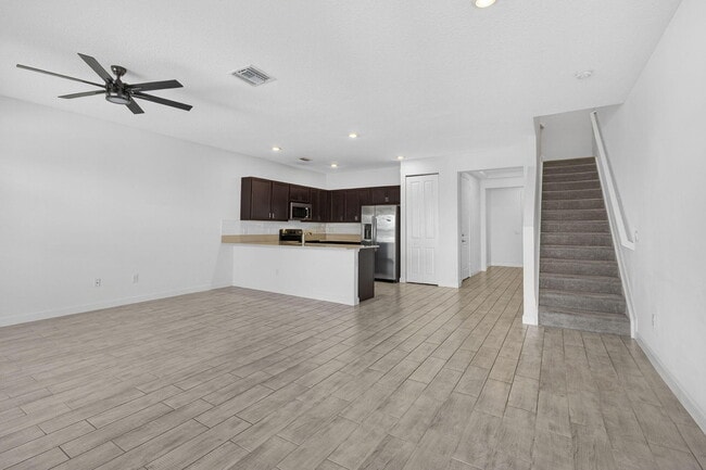 Building Photo - 4408 Hemlock Dr