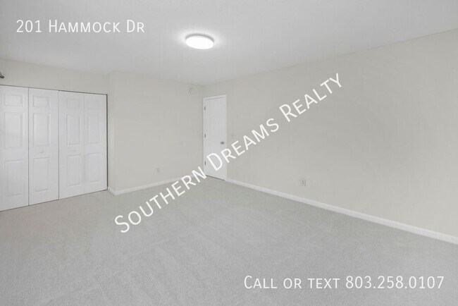 Building Photo - 201 Hammock Dr