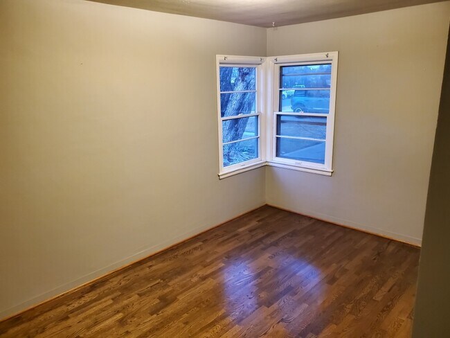 Building Photo - 3004 2nd Ave S