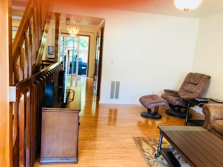 Building Photo - 8179 Rochester Way