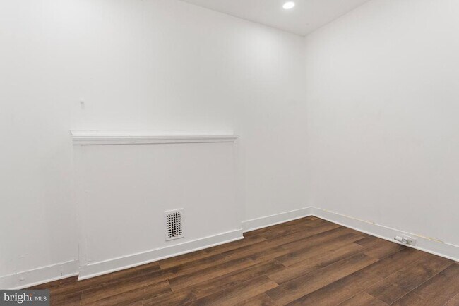 Building Photo - 2212 W Fayette St