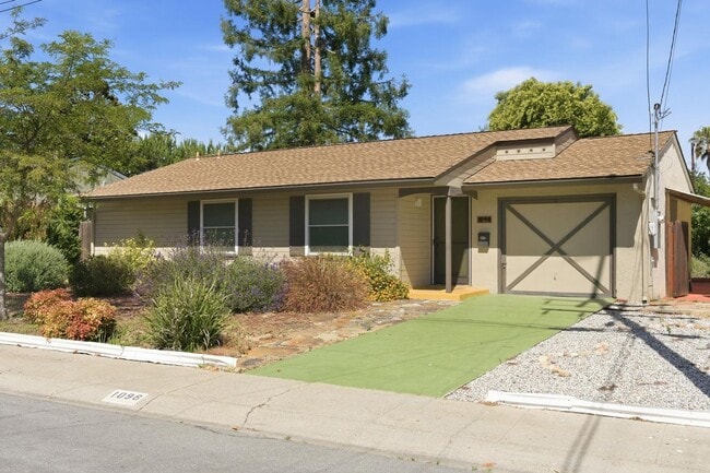 Building Photo - 3BD/1B Single Family Home - Zen Garden!