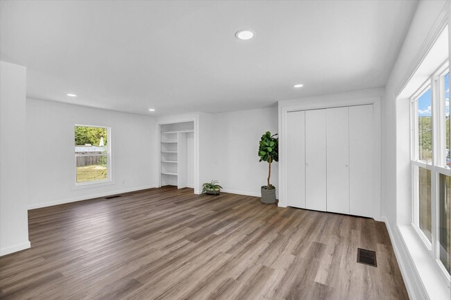 Building Photo - 1212 W Healey St