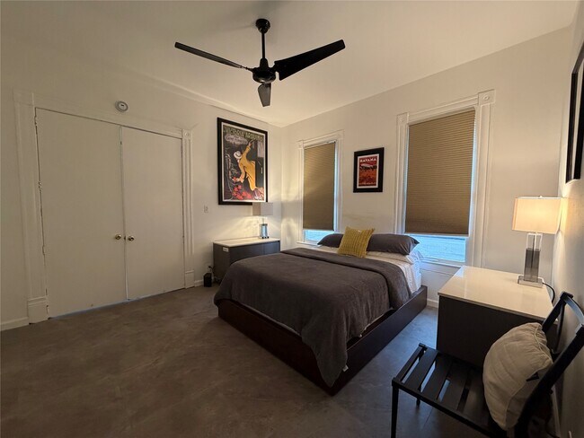 Building Photo - 318 Hyde Park Blvd