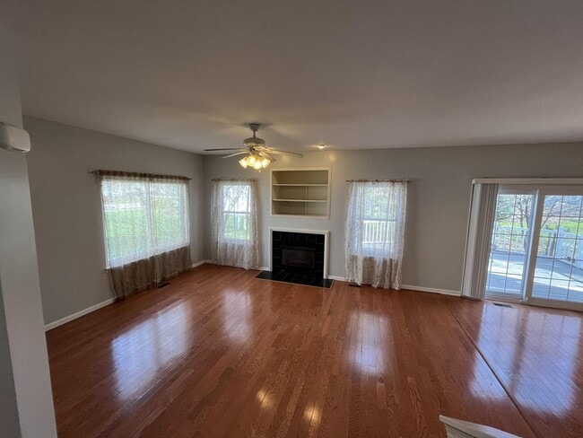 Building Photo - 3896 Baybrook Dr